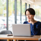 カフェ,ミドル,女性,パソコン,仕事